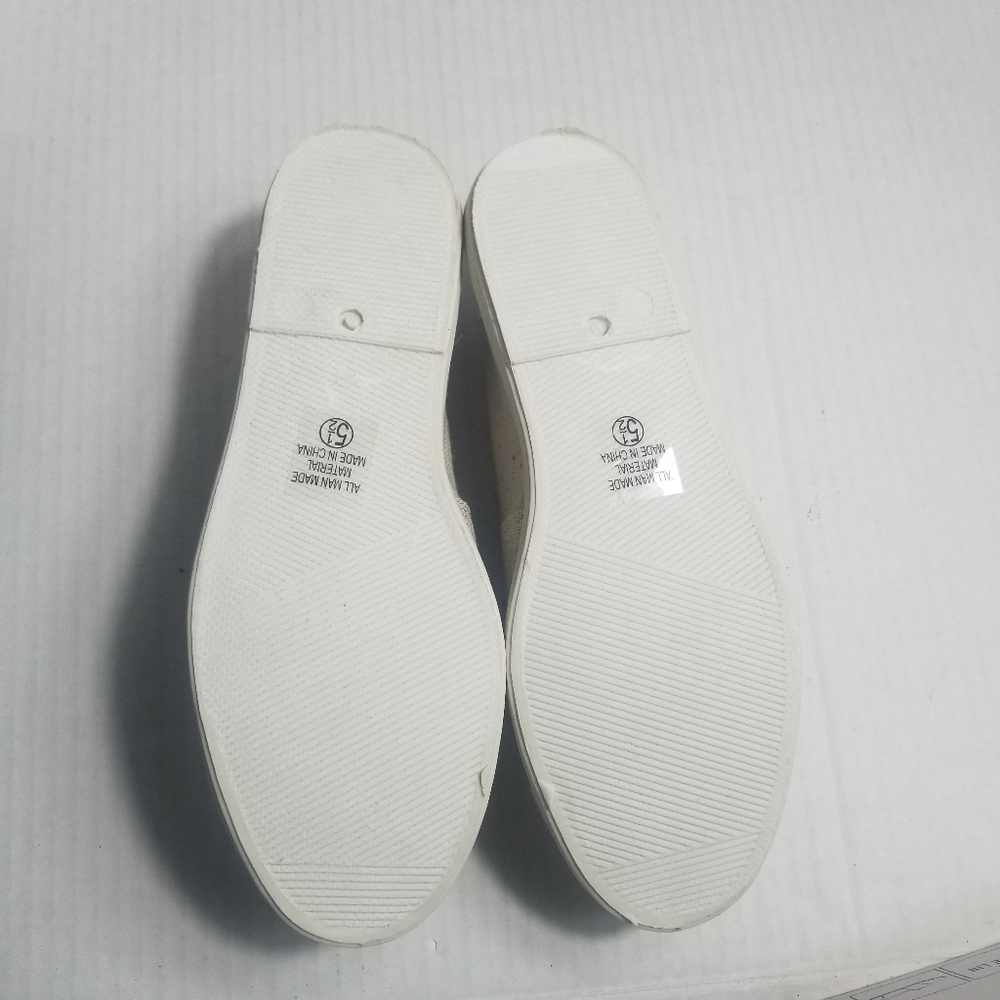 NEW IN BOX SODA WOMEN'S BEIGE SLIP ON SHOES SIZE 5.5 - Picture 5 of 9